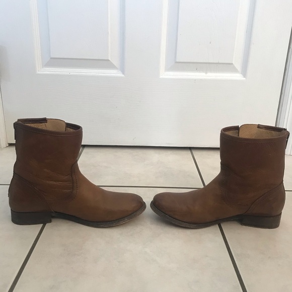 FRYE Women's Brown Pippa Back Zip Short Boot - Picture 3 of 9